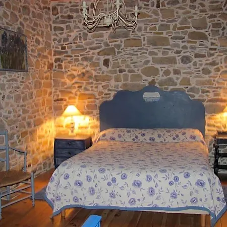 לינה וארוחת בוקר D'hotes Gelous 3*