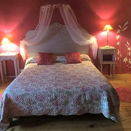 לינה וארוחת בוקר D'hotes Gelous 3*